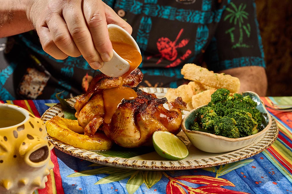 Hilton Atlanta Dining Trader Vic's Man Pouring Sauce